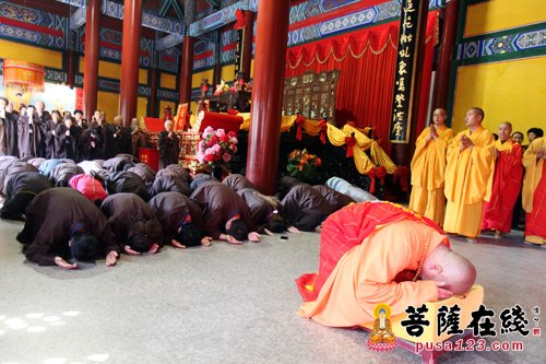 辽宁明月禅寺举行《大方广佛华严经》21咏日共修法会