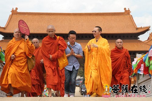 缅甸国僧伽委员会国家级僧侣负责人吴德玛法师一行参访晋宁宝泉寺