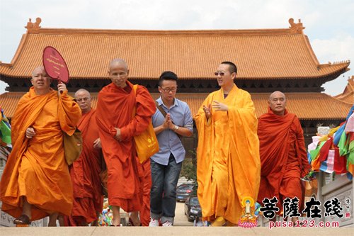 缅甸国僧伽委员会国家级僧侣负责人格利亚那一行参访晋宁宝泉寺