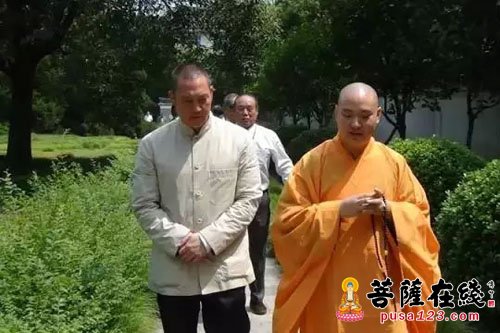 蒋经国长孙蒋友松回乡祭祖并参观奉化雪窦寺