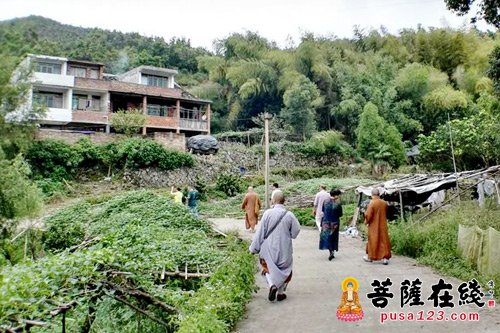 福鼎市佛教协会开展献爱心送温暖慈善活动