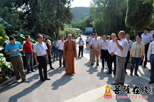 江苏省宗教局局长李国华率团赴徐州兴化寺调研