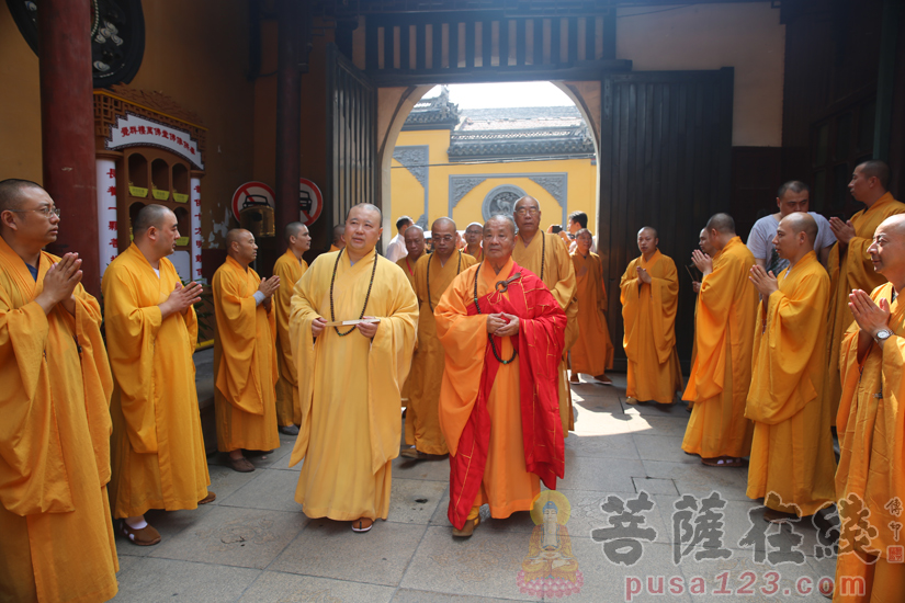 【高清图集】界团参访上海玉 觉醒热情接待