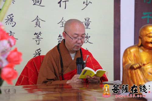 开堂大师父隆悟律师代教授和尚过沙弥律