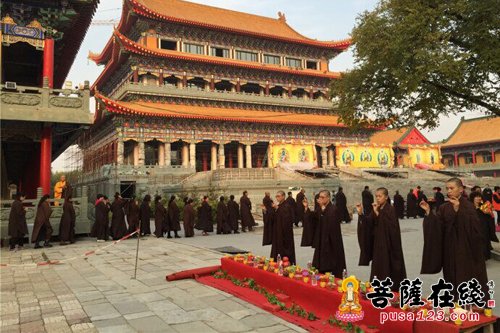 祈愿与会大众业障消除