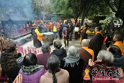 重庆缙云寺,温泉寺腊八施粥送福公益活动在温泉寺举行