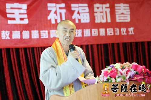 九华山佛学文化研究会副会长,景德镇佛画陶瓷研究会秘书长涤凡法师