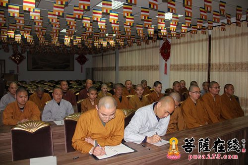 绍兴安康寺召开全体法师会议学习两会精神图片 53019 500x333