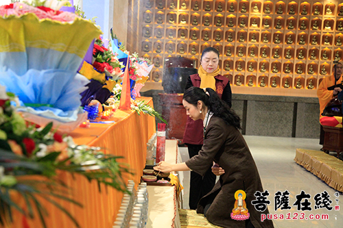 观音菩萨圣诞日 正慈大和尚率四众弟子供花祈