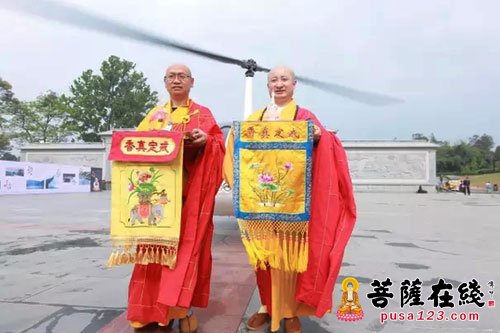 蒲江石象寺全寺钟鼓齐鸣,照杰大和尚诵念两岸佛教祈愿文