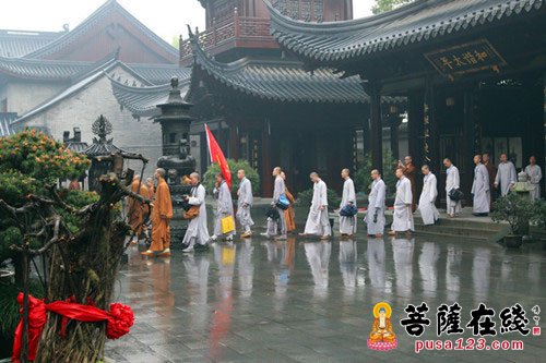 在诸位法师的带领下,参礼温州佛学院女众部所在地――温州太平寺