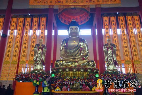 菩萨快报:古刹开福寺 全堂佛像放光彩