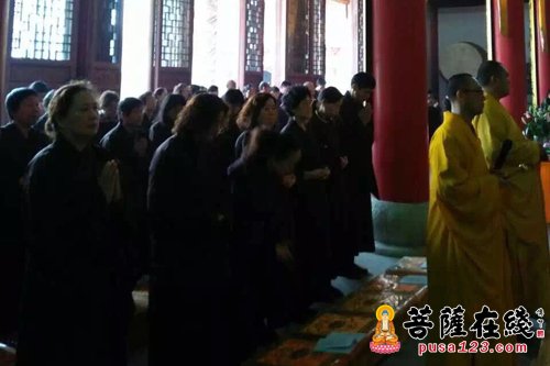 齐来赞美歌谱演唱-仪式庄严而隆重 祈愿世界和平、风调雨顺 菩萨在线江苏讯 浴佛偈曰