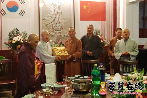 资讯 菩萨在线湖北讯 2016年5月17日下午,韩国天台宗宗正金道