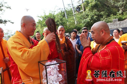 辽宁锦州北普陀寺举行观自在殿落成佛像开光暨大赞法师晋院庆典法会