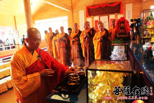 辽宁锦州北普陀寺举行观自在殿落成佛像开光暨大赞法师晋院庆典法会