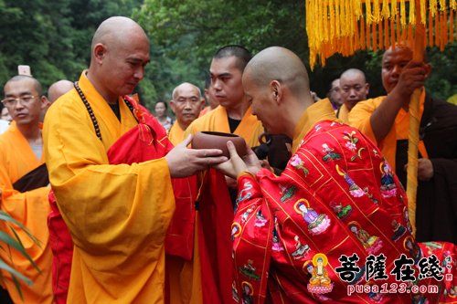 江西全南天龙山寺举行登禧法师升座暨千佛开光庆典法会