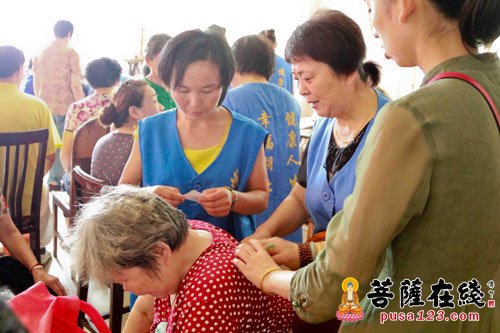 武汉灵泉寺举行冬病夏治"三伏贴"公益慈善行活动