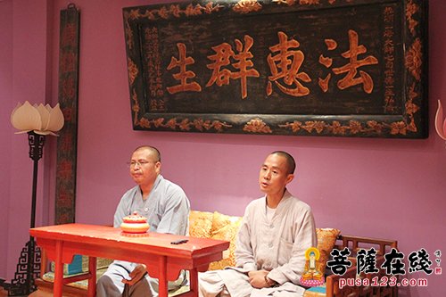 南岳佛教三德讲堂法师为游客提供佛法讲座