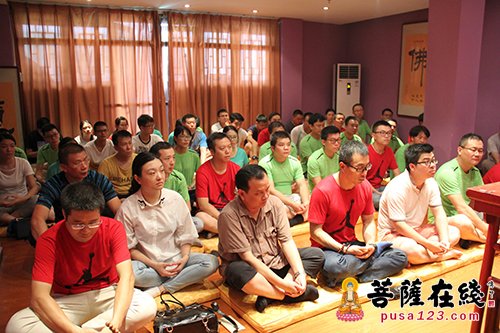 南岳佛教三德讲堂法师为游客提供佛法讲座