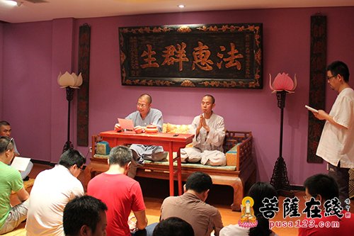 南岳佛教三德讲堂法师为游客提供佛法讲座