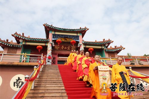 海南澄迈县金山寺首届水陆法会之熏坛仪式举行