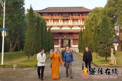 湖南省民宗委邓文华副主任一行视察岳阳圣安寺圣安寺方丈怀梵大和尚对