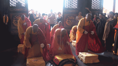 鹰潭月岩禅寺迎请佛陀真骨舍利 四众弟子欢喜瞻仰