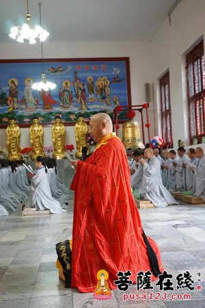 中国佛教协会副会长,黑龙江暨哈尔滨佛教协会会长,哈尔滨极乐寺方丈
