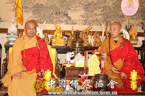 两岸佛教界在北京灵光寺为四川茂县灾区祈福捐