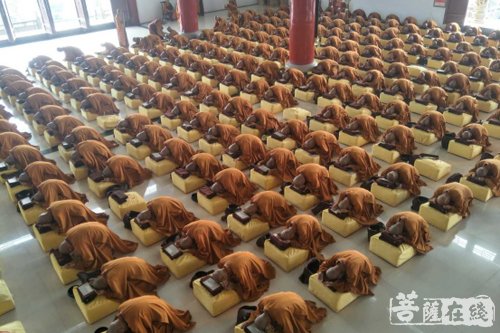 河南南海禅寺传授三坛大戒法会第十二天:授沙弥戒 - 菩萨在线