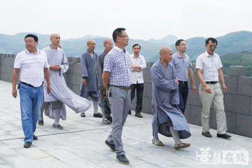 部门领导一行赴沉香寺检查慰问指导工作,沉香寺住持圣安法师,宗遥法师