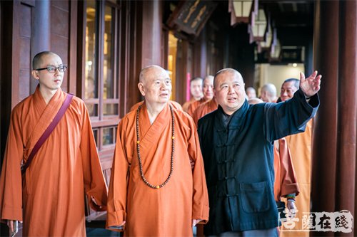 曼谷玉佛寺上海玉佛禅寺方丈觉醒大和尚亲自前往机场热情迎接