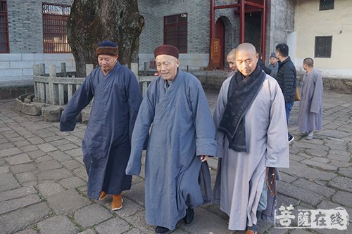 绍云长老与智文法师于云居山真如禅寺哀悼当代佛门领袖一诚老和尚