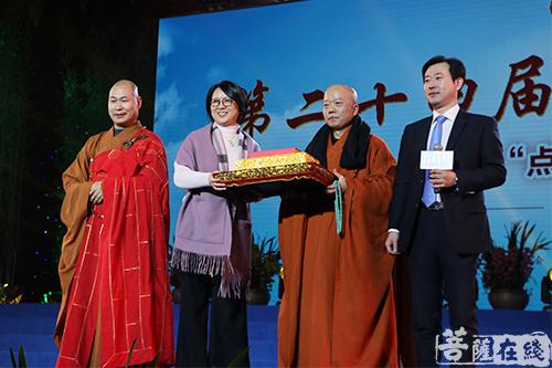 慈善-至爱长驻人间 上海龙华古寺举行“点亮心愿”慈善义拍