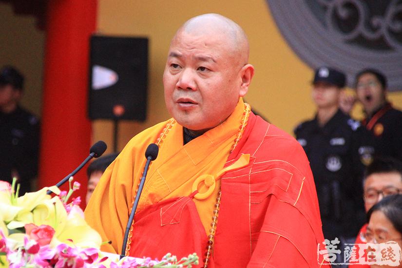 江苏佛教协会常务副会长秋爽法师介绍了崇德寺的历史渊源,并希望崇德