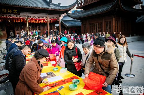 春联-沪上书法家为广大市民题写春联活动于上海玉佛禅寺举行