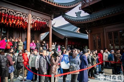 春联-沪上书法家为广大市民题写春联活动于上海玉佛禅寺举行