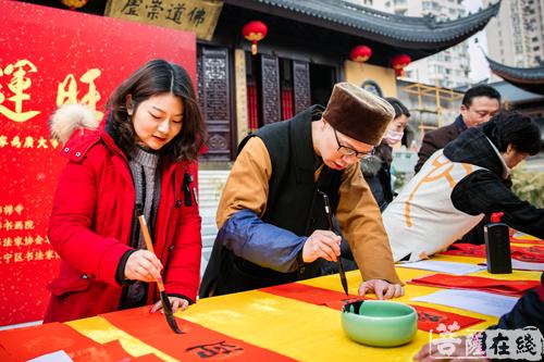 春联-沪上书法家为广大市民题写春联活动于上海玉佛禅寺举行