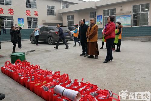 佛教-汉中法幢寺举行施“福慧腊八粥”活动