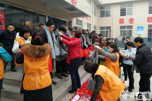 佛教-汉中法幢寺举行施“福慧腊八粥”活动