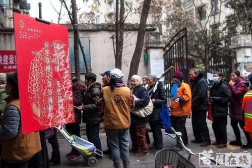 文殊院-传递佛陀慈爱 文殊院送腊八粥温暖成都