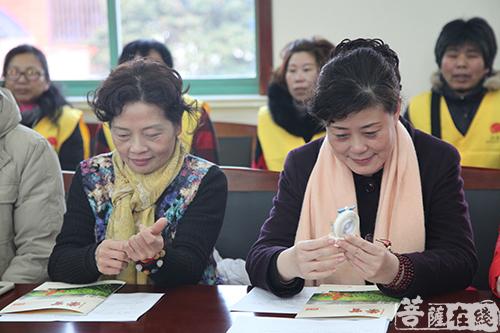 慈善-情暖腊八 上海洪福寺举行施粥慈善公益活动
