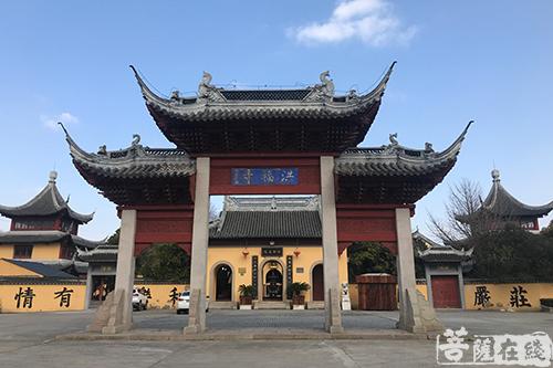 慈善-情暖腊八 上海洪福寺举行施粥慈善公益活动