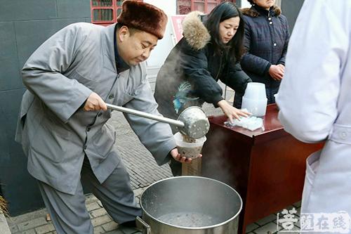 佛教-暖心佛粥 泰州观音寺施粥活动圆满结束