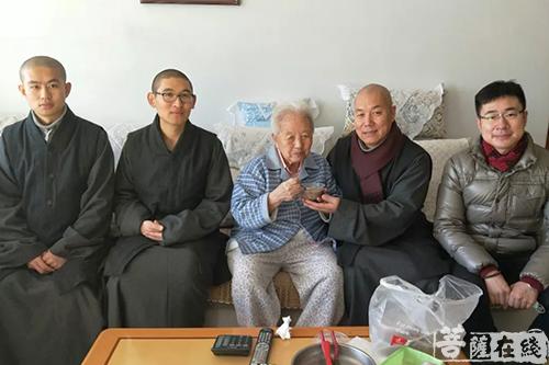 锦州北普陀寺举行施粥关怀送温暖爱心活动
