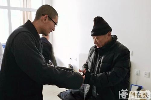 锦州北普陀寺举行施粥关怀送温暖爱心活动