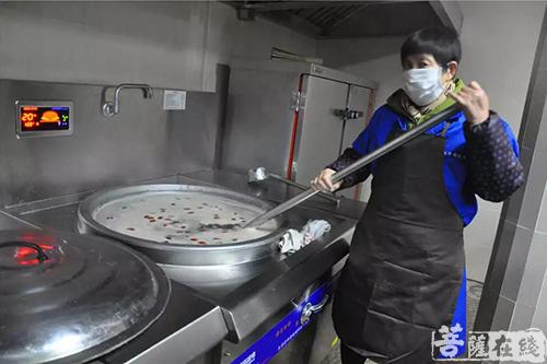 巢湖相隐寺重光后首次腊八节施粥圆满