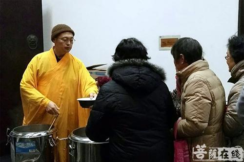 腊八节-佛粥相馈 缘满人间——上海宝山区各寺院开展腊八施粥活动
