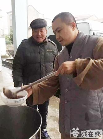 佛教-腊八施福 粥暖人间 浙江新昌兴善寺举行腊八施粥活动